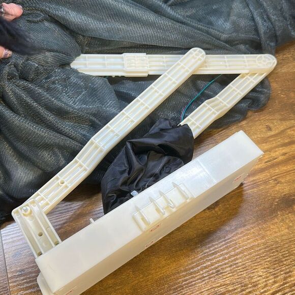 Spirit Halloween Black Jumping Spider 01116706 24” Decor USE ONLY DOESNT WORK - Picture 6 of 10